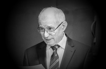 Elhunyt Lenkovics Barnabás egyetemi tanár